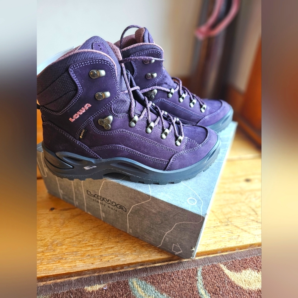 Lowa Renegade GTX MID Women's Size 10 Hiking Boot Color: Prune / Rose'